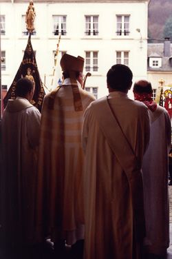 L'acqueil à l'église